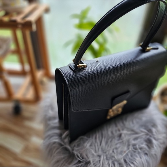 Authentic Louis Vuitton Epi Concorde Handbag - Picture 5 of 13